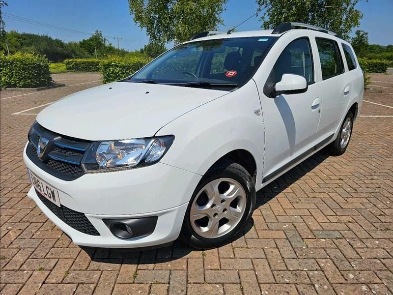 White Used 2016 Dacia Logan MCV Lauréate Estate | £4,695 (Fair price) - Image 1/4