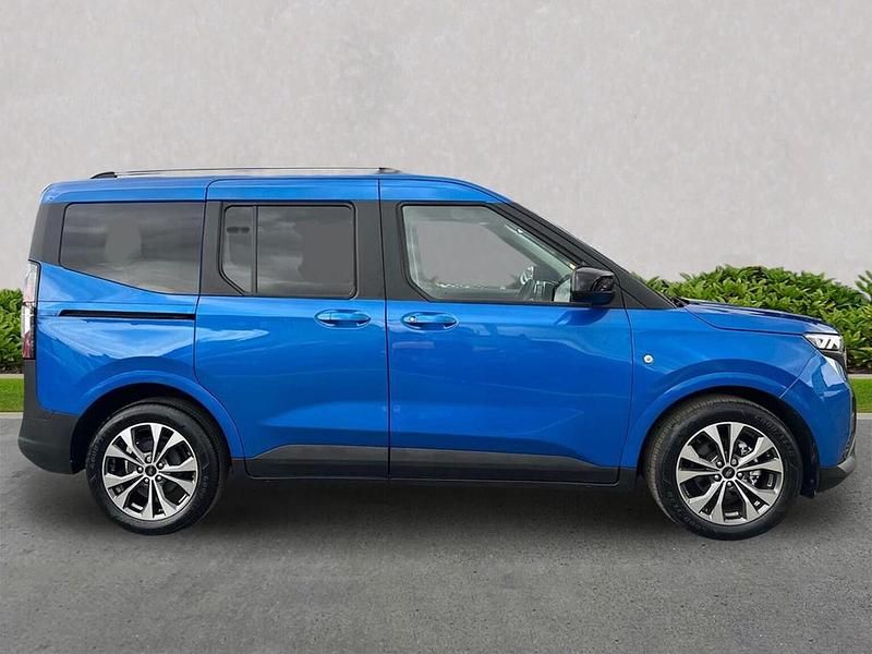 Used Ford Tourneo Courier Titanium 125 HP (91 kW) 2024 Blue MPV