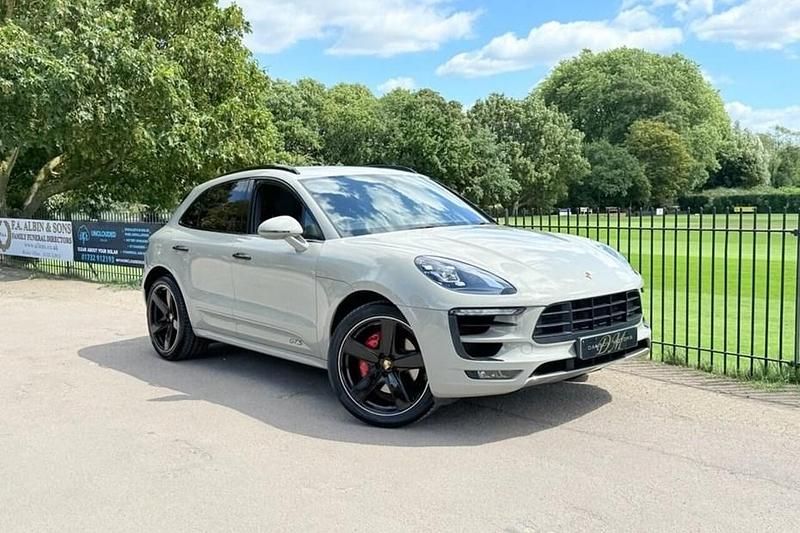Used 2017 Porsche Macan SUV | £41,450 (Expensive) - Image 1/1