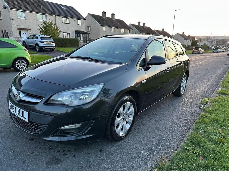 Used Vauxhall Astra Design Edition 2014 Black Estate