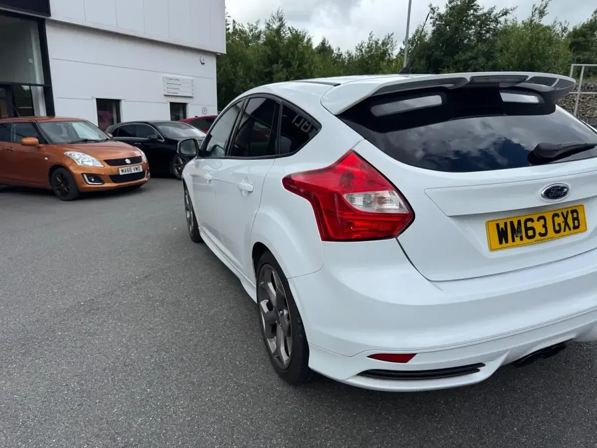 Used Ford Focus ST 2014 White Hatchback