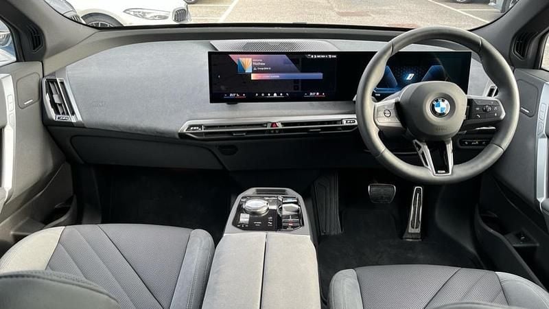 Usado BMW iX M Sport 400 kW (544 HP) 2025 Azul SUV