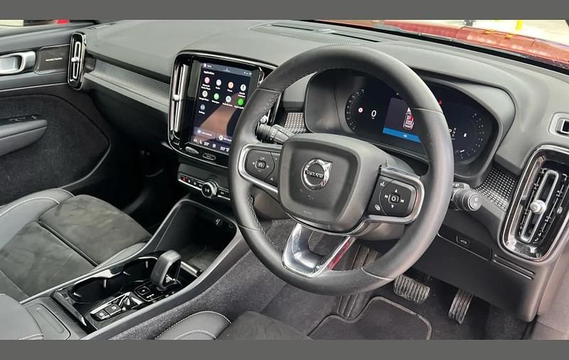 Used Volvo XC40 Ultimate 194 HP (142 kW) 2023 Red SUV