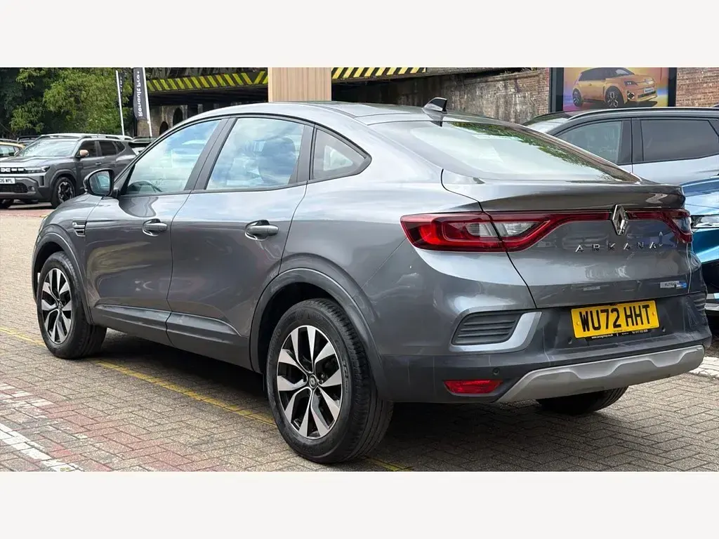 Gebraucht Renault Arkana Iconic 142 PS (104 kW) 2022 Grau SUV