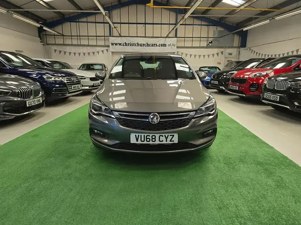Used Vauxhall Astra Elite 200 HP (147 kW) 2018 Grey Hatchback
