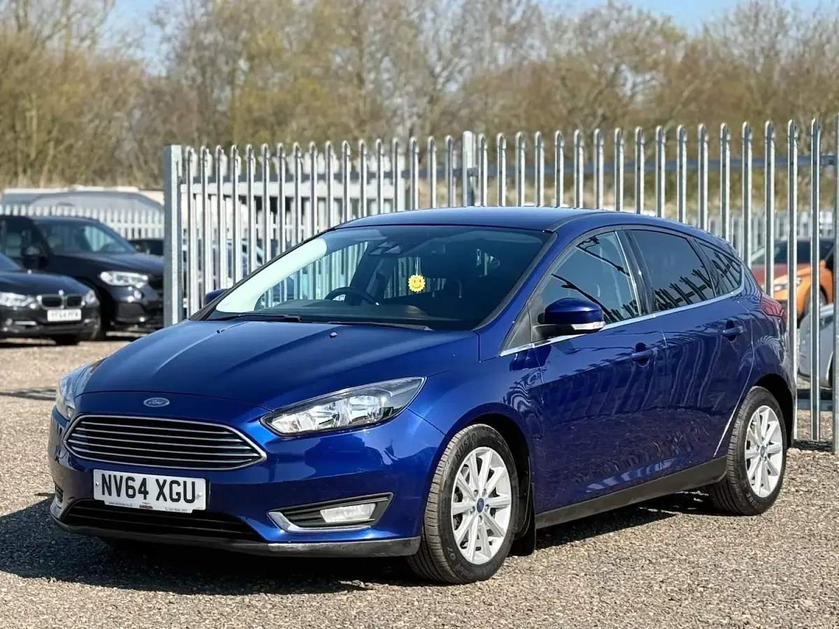 Used Ford Focus Titanium 115 HP (84 kW) 2015 Blue Hatchback