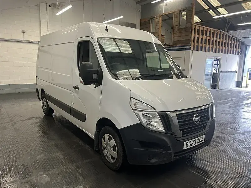 Used Nissan Interstar Acenta 135 HP (99 kW) 2023 White Van
