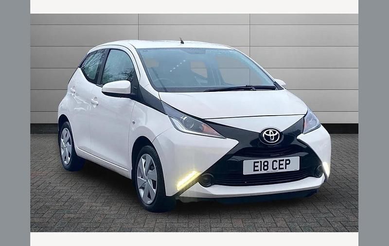 White Used 2018 Toyota Aygo X-play Hatchback | £9,795 (Fair price) - Image 1/3
