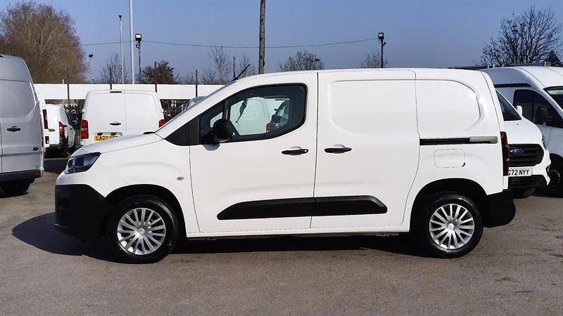 Used Citroën Berlingo 100 HP (73 kW) 2022 White MPV