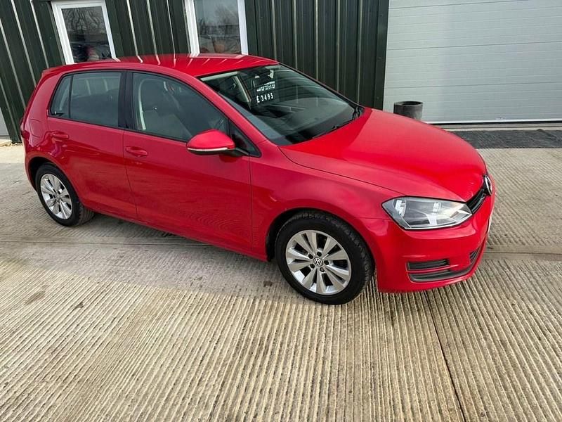 Used VW Golf VII SE 105 HP (77 kW) 2014 Red Hatchback