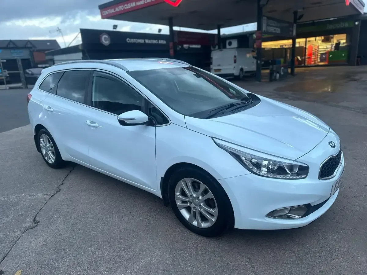 Używany Kia Ceed Sportswagon 126 KM (92 kW) 2014 Biały Kombi