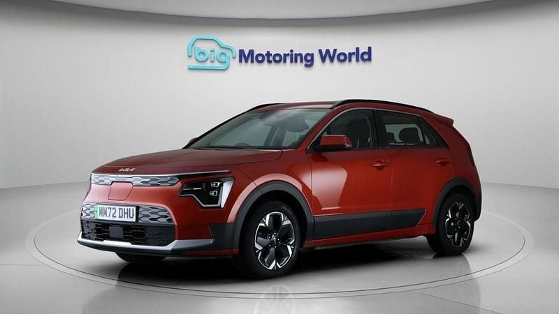 Used Kia e-Niro 147 kW (201 HP) 2023 Orange SUV