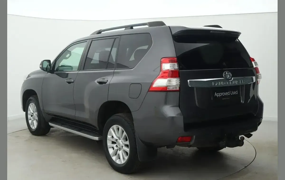 Usado Toyota Land Cruiser 177 HP (130 kW) 2016 Cinzento SUV