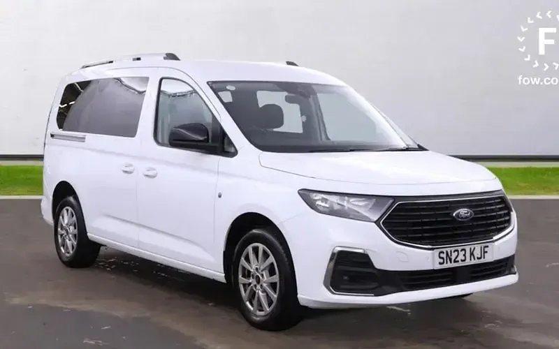Usado Ford Tourneo Titanium 122 CV (89 kW) 2026 Familiar