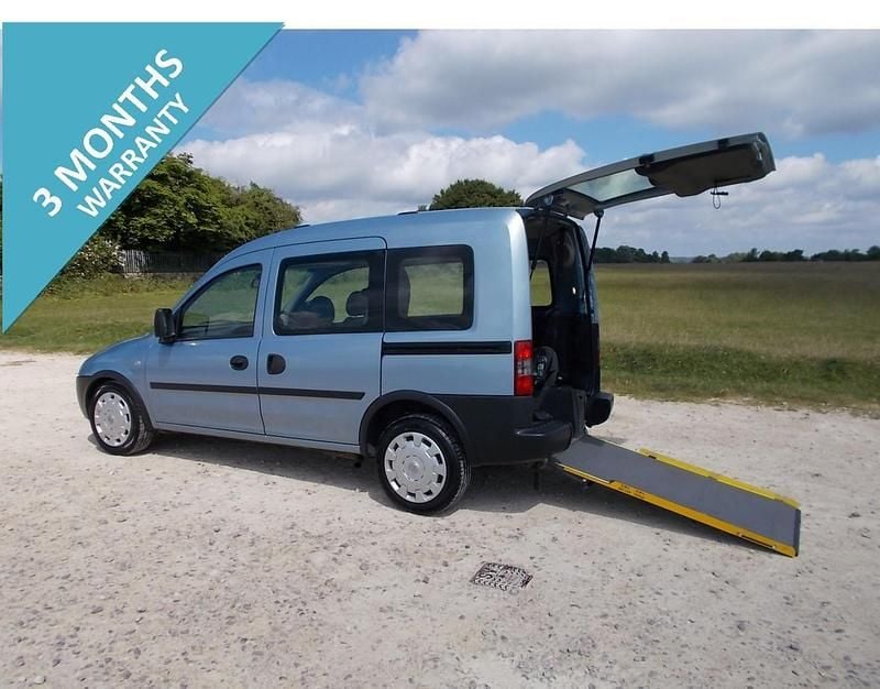 Second-hand Vauxhall Combo 2009 Albastru Monovolum