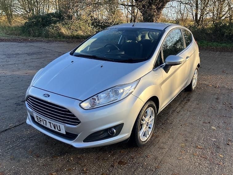 Used Ford Fiesta Zetec 82 HP (60 kW) 2017 Silver Hatchback