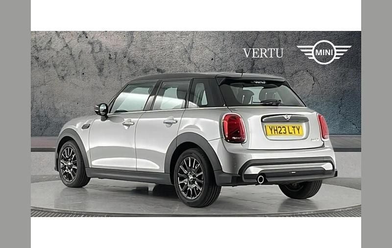 Begagnad Mini Cooper Classic 136 HK (100 kW) 2022 Silver Halvkombi