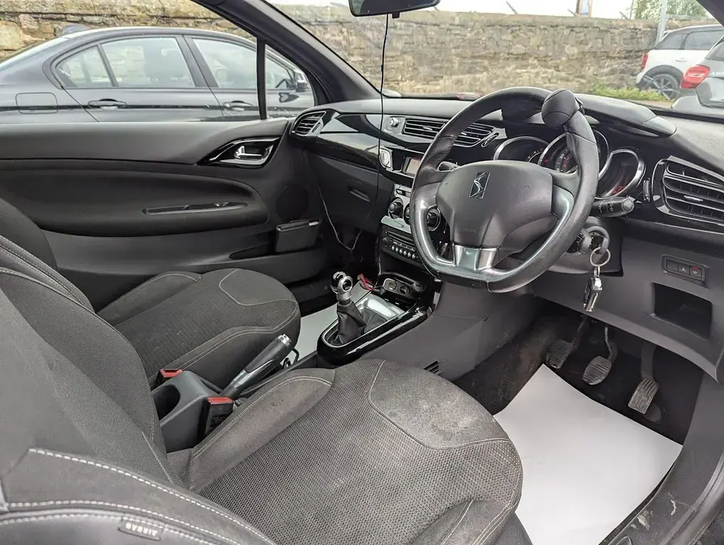 Usado Citroën DS3 2011 Preto Citadino