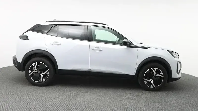 Używany Peugeot 2008 Allure 100 KM (73 kW) 2024 Biały SUV