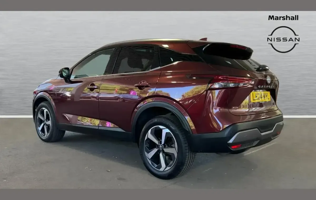 Used Nissan Qashqai N-Connecta 155 HP (114 kW) 2024 Red SUV
