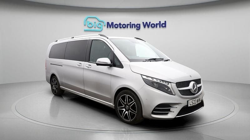Used Mercedes V300 AMG line 237 HP (174 kW) 2023 Silver MPV