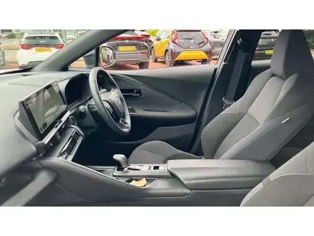 Used Toyota C-HR Design 140 HP (102 kW) 2024 White SUV