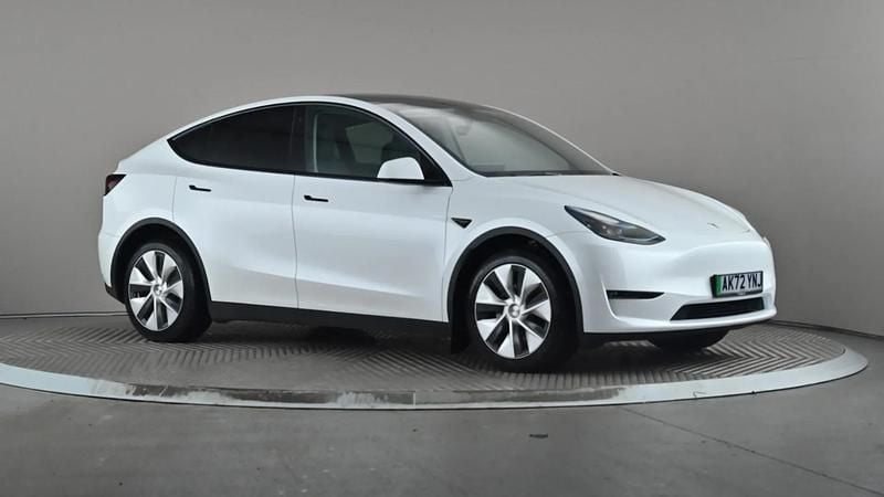 White Used 2022 Tesla Model Y Long Range SUV | £26,998 (Fair price) - Image 1/3
