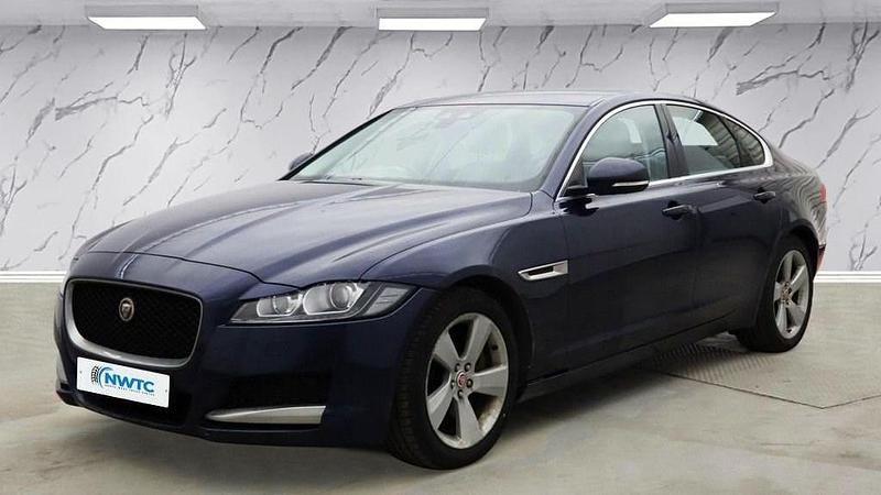 Used Jaguar XF Portfolio 180 HP (132 kW) 2015 Blue Sedan