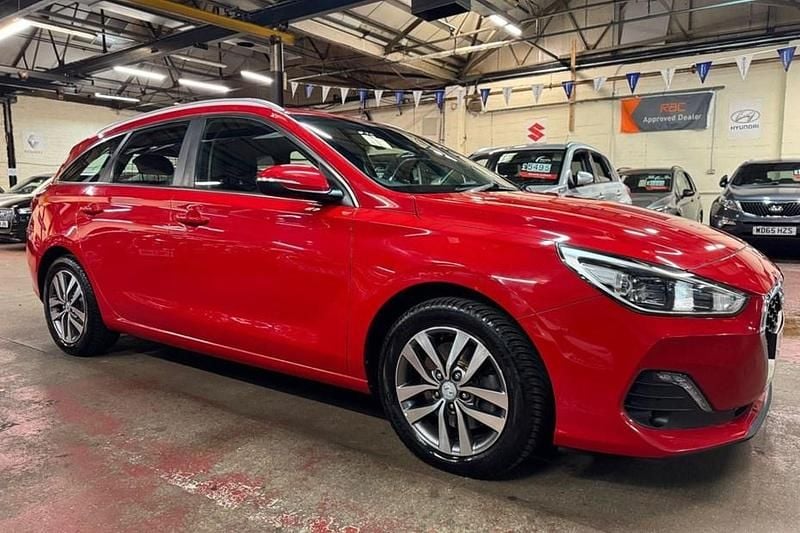 Red Used 2019 Hyundai i30 SE Estate | £4,900 (Fair price) - Image 1/1