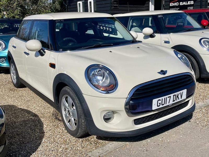 Begagnad Mini Cooper Hatch 2017 Vit Halvkombi
