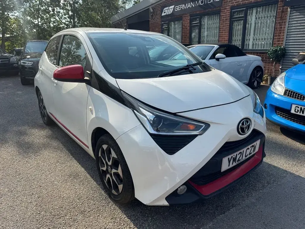 Used Toyota Aygo Trend 72 HP (52 kW) 2021 White Hatchback