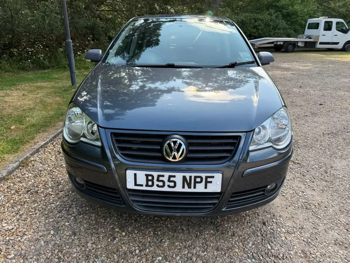 Begagnad VW Polo S 2005 Grå Halvkombi