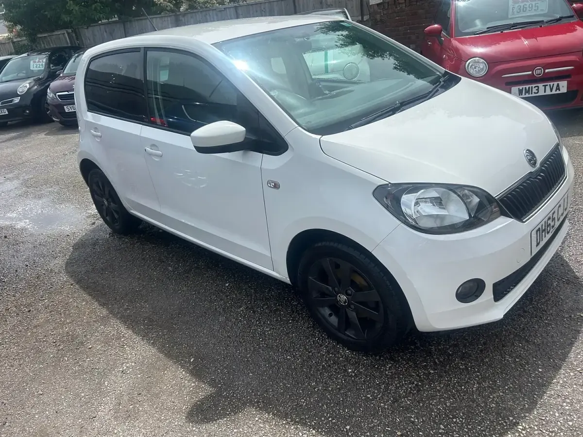 Used Skoda Citigo 75 HP (55 kW) 2015 White Hatchback