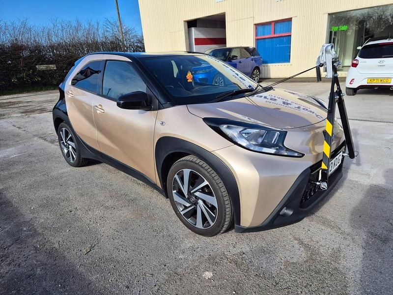 Used Toyota Aygo X 72 HP (52 kW) 2023 Beige SUV