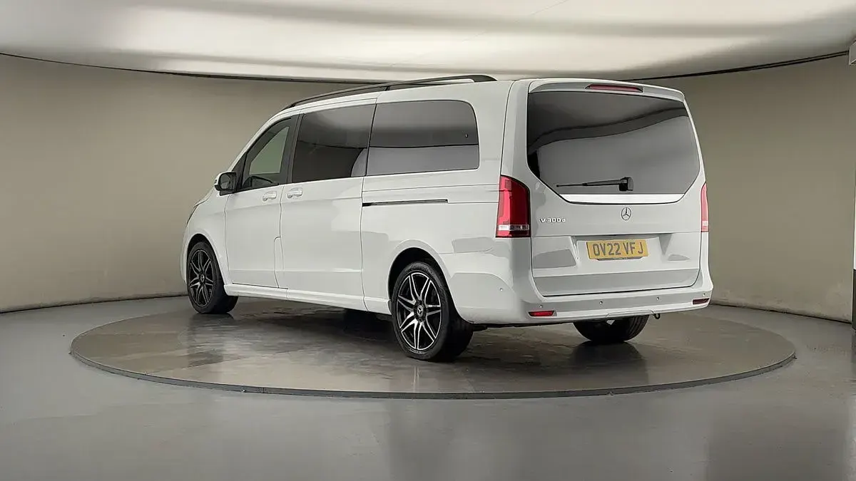 Used Mercedes V300 AMG line 237 HP (174 kW) 2022 White MPV