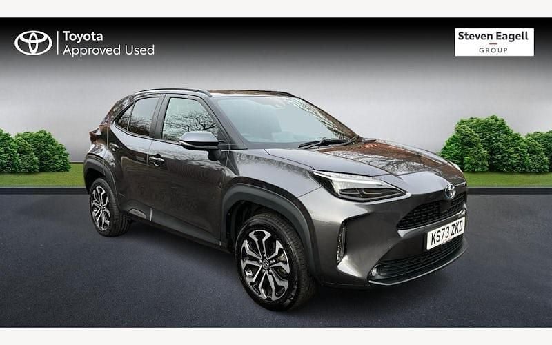 Used 2025 Toyota Yaris Hybrid Design Estate | £21,031 (Good price) - Image 1/4