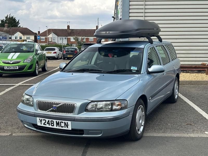 Blue Used 2001 Volvo V70 Estate | £1,190 (Super price) - Image 1/4