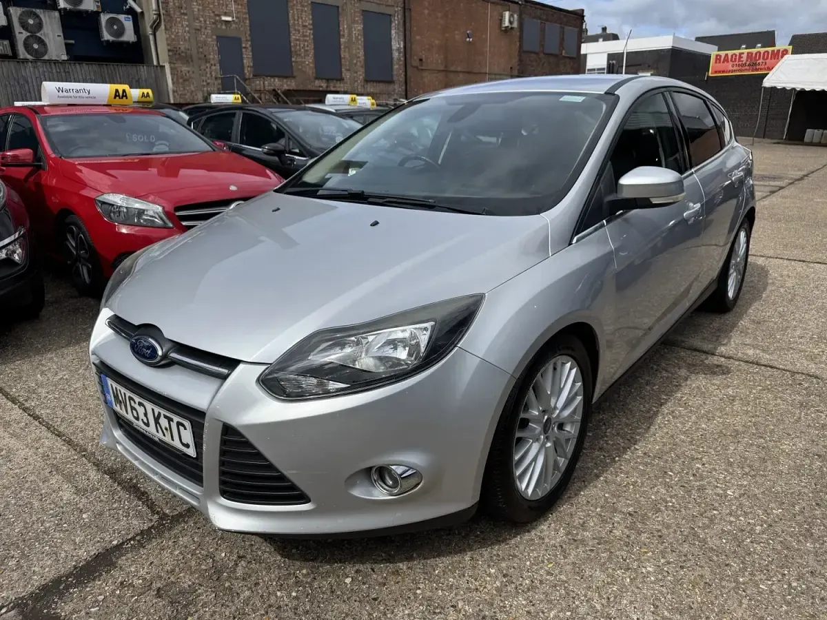 Used Ford Focus Zetec 115 HP (84 kW) 2013 Silver Hatchback