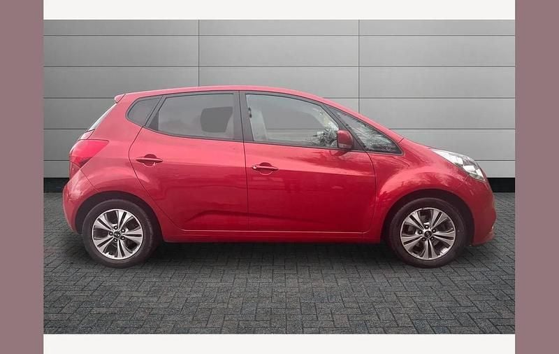 Used Kia Venga 123 HP (90 kW) 2018 Red Hatchback