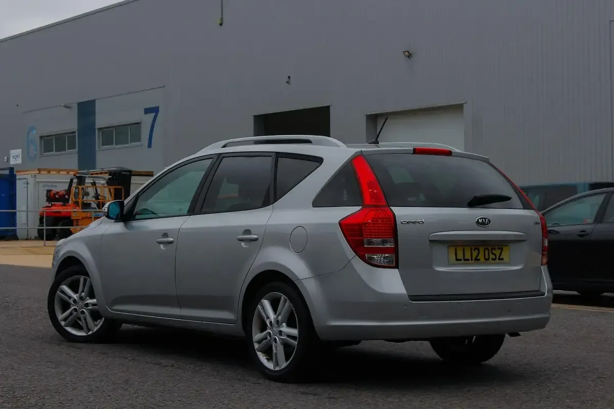 Used Kia Ceed Sportswagon 89 HP (65 kW) 2012 Silver Estate