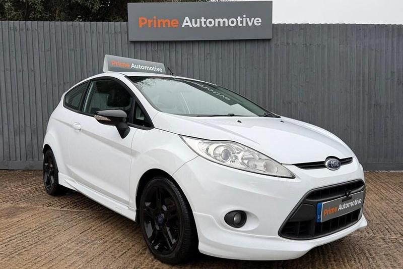 Used Ford Fiesta Zetec 95 HP (69 kW) 2012 White Hatchback