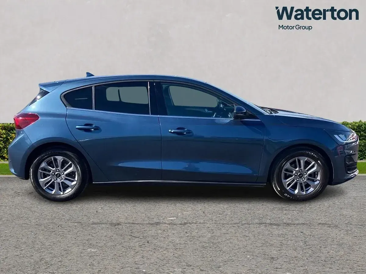 Used Ford Focus Titanium 125 HP (91 kW) 2024 Blue Hatchback