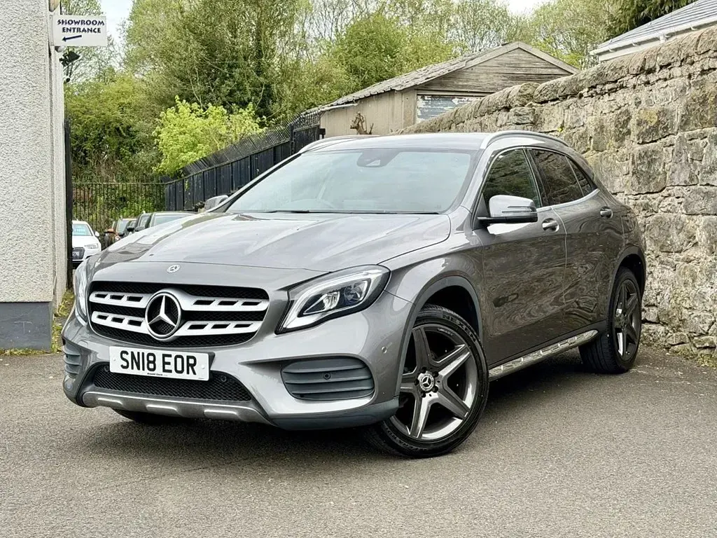 Usado Mercedes GLA200 AMG Line Premium 156 HP (114 kW) 2018 Cinzento SUV