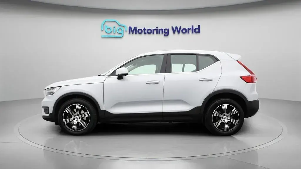 Used Volvo XC40 Inscription 197 HP (144 kW) 2021 Silver SUV