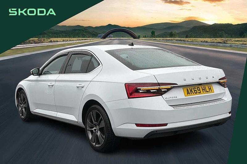 Used Skoda Superb SE L 187 HP (137 kW) 2019 White Hatchback