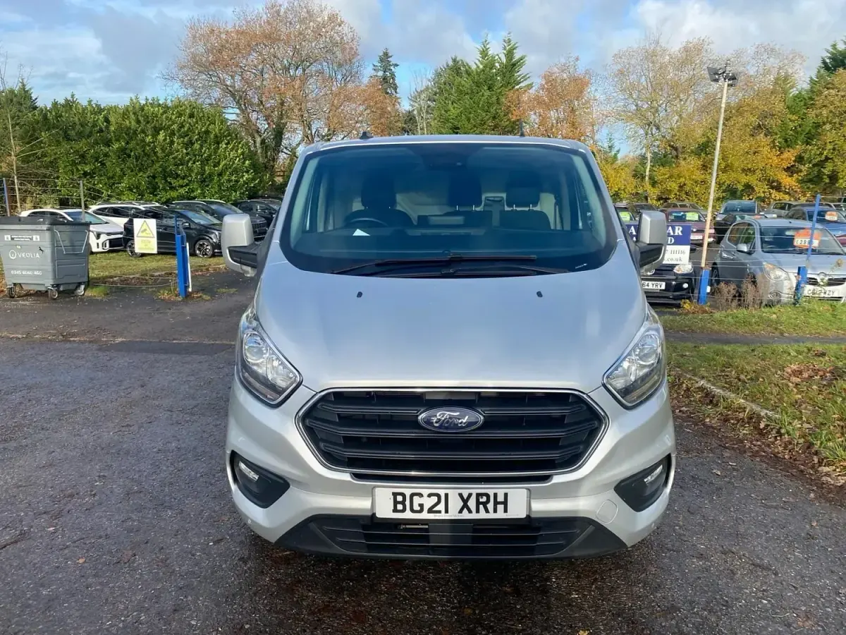 Usado Ford Transit Custom Limited 130 HP (95 kW) 2021 Prateado Van