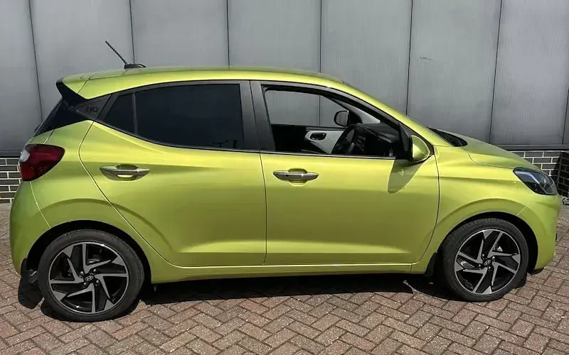 Używany Hyundai i10 Premium 63 KM (46 kW) 2025 Zielony Hatchback