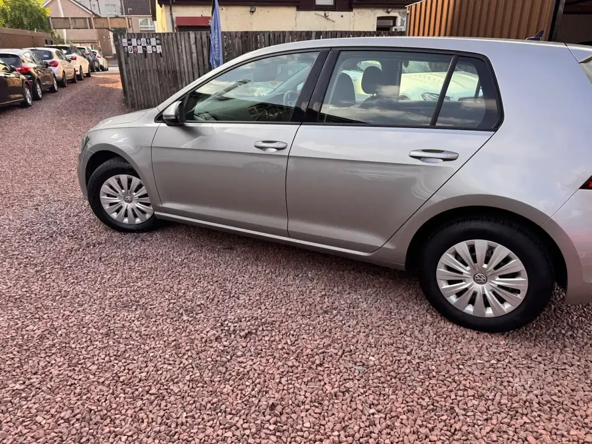 Usado VW Golf VII S 85 HP (62 kW) 2019 Prateado Citadino