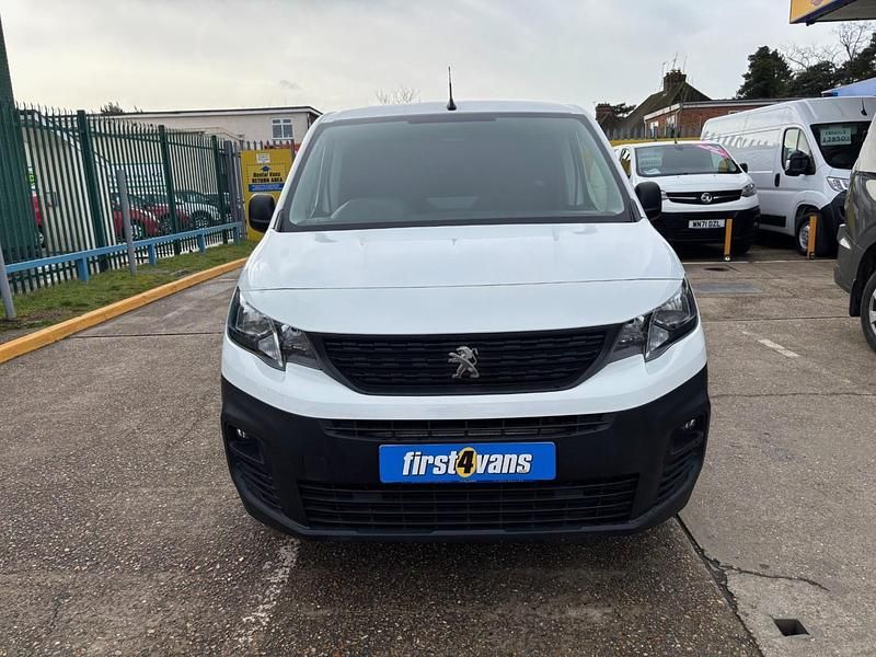 Used Peugeot Partner 2019 White MPV