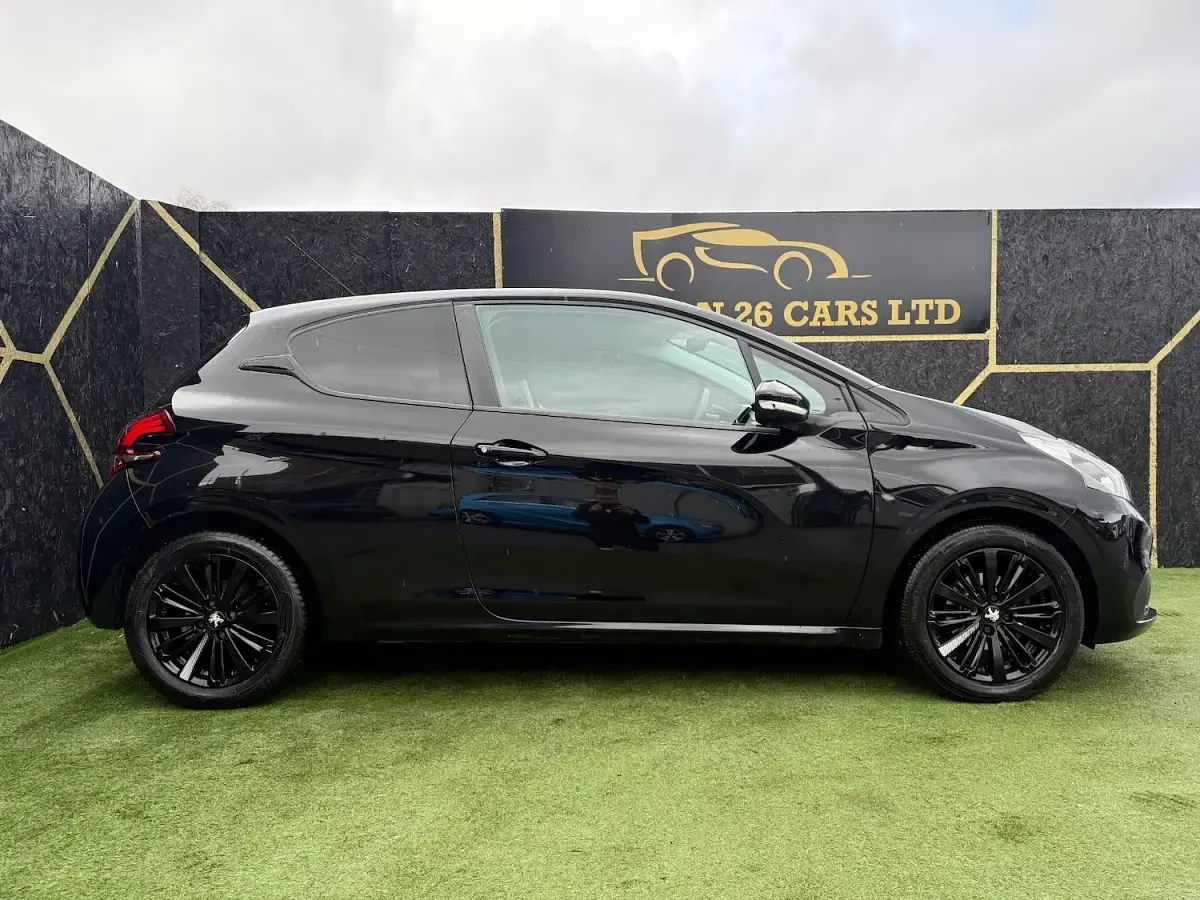 Used Peugeot 208 2018 Black Hatchback